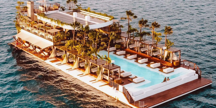 A Party Zone That Floats at Yona Beach Club